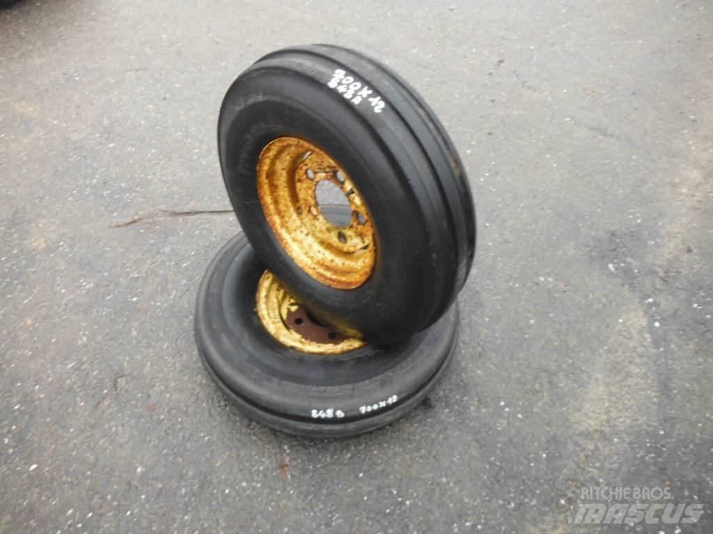 Dunlop 7.00X12 Tyres, wheels and rims