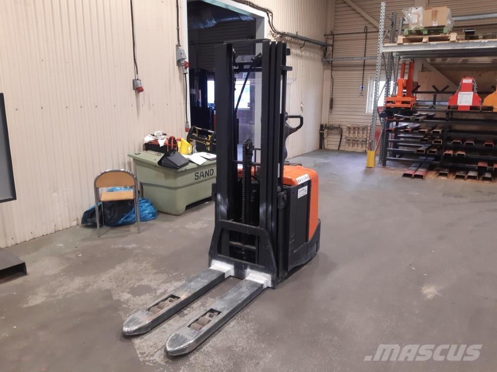 BT SPE125L Self propelled stackers