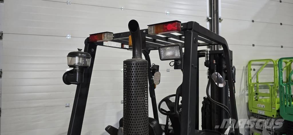 Doosan D 30 GP Diesel trucks