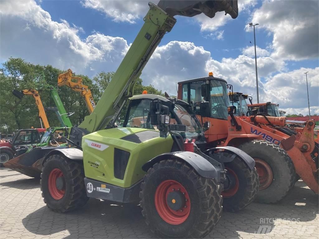 CLAAS Scorpion 756 Tractors