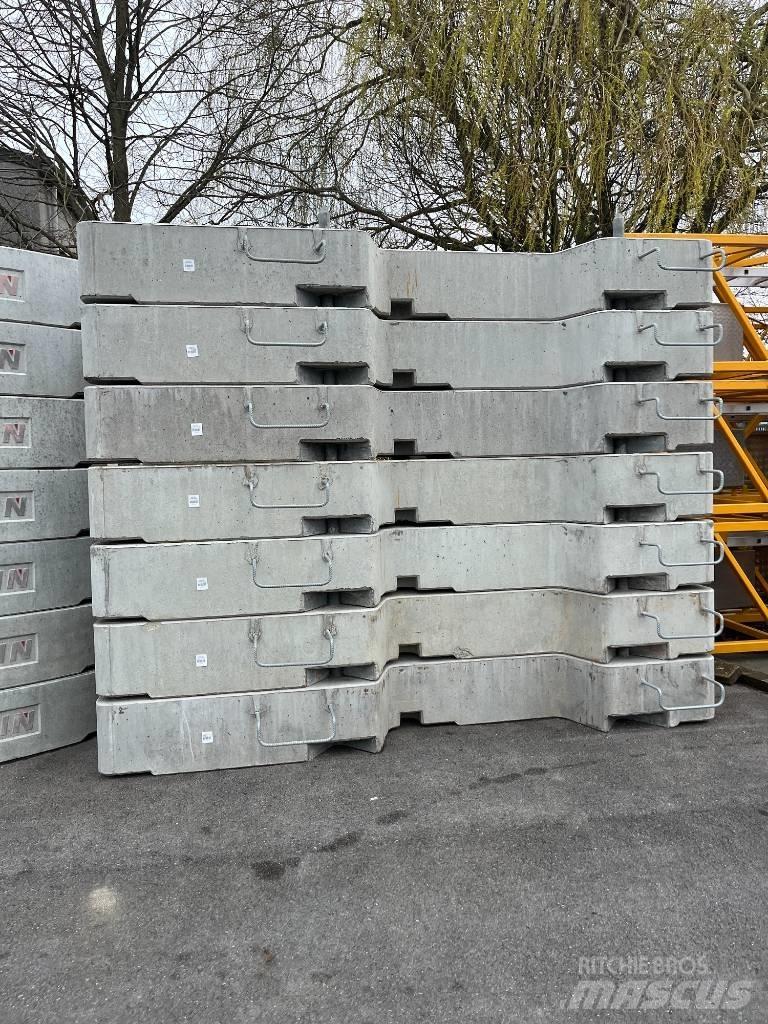 Potain Hup 32-27 Self erecting cranes
