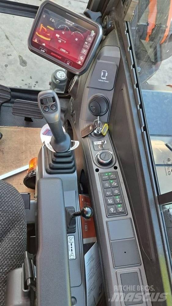 Develon DX 85 R-7 Midi excavators  7t - 12t