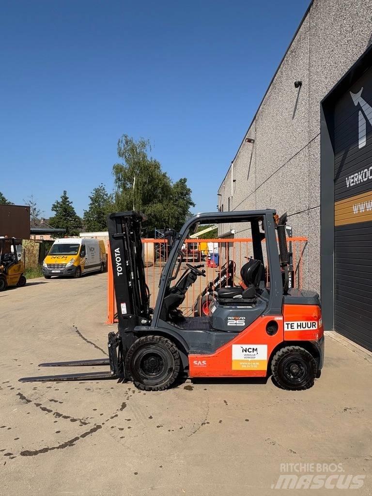 Toyota 8 FDF 25 Diesel trucks