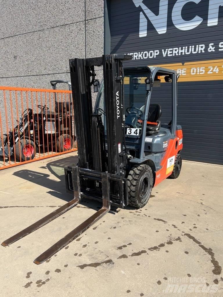 Toyota 8 FDF 25 Diesel trucks