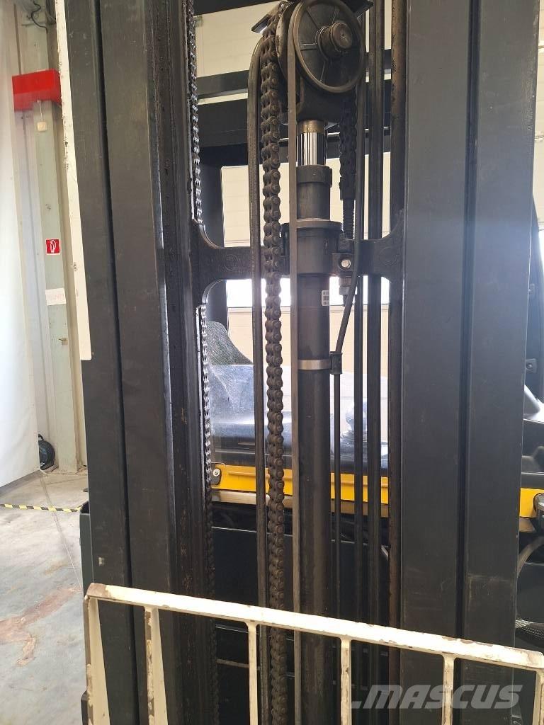 Yale MR 14 Reach trucks