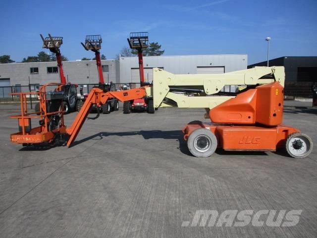 JLG E400 AJP (817) Compact self-propelled boom lifts