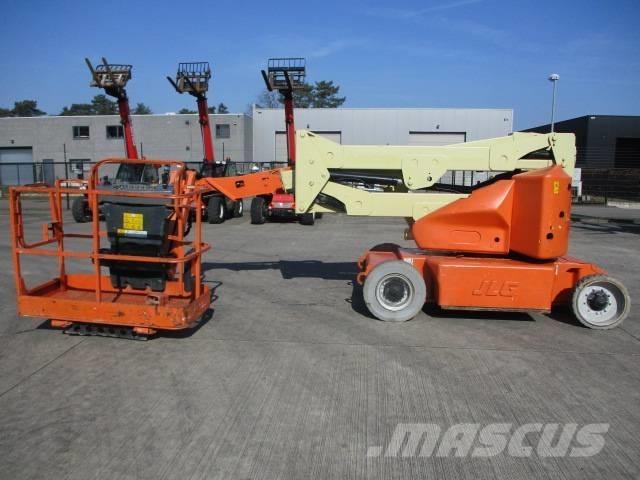 JLG E400 AJP (817) Compact self-propelled boom lifts