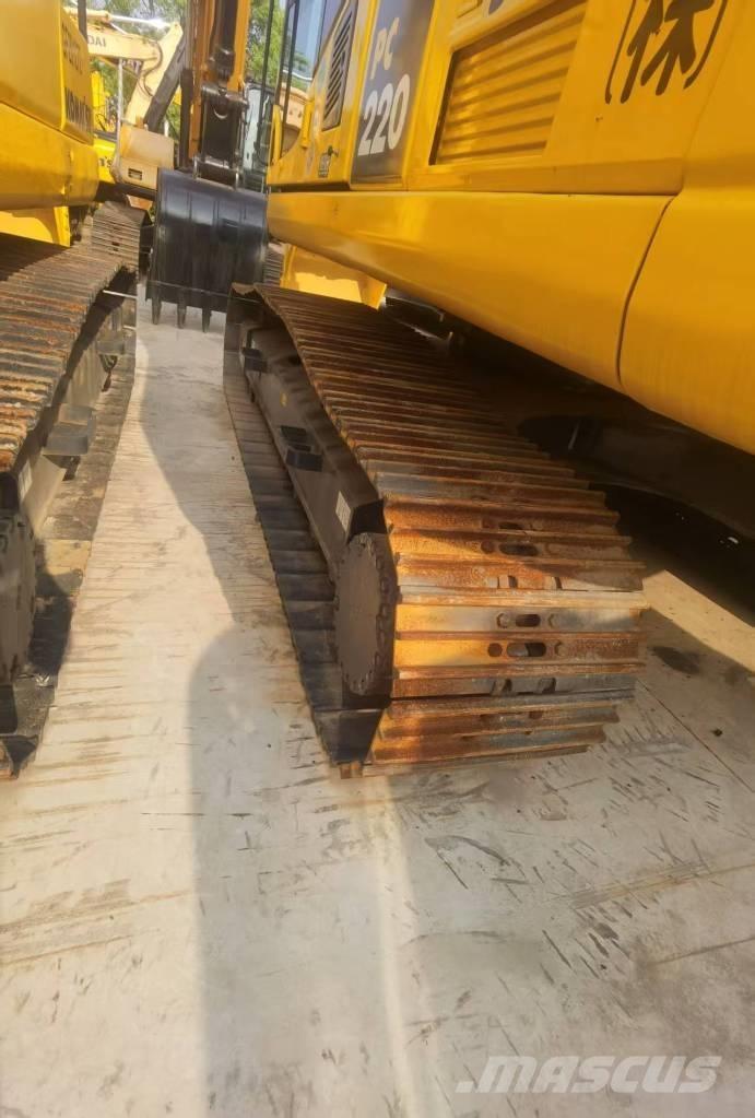 Komatsu PC 220-8 Crawler excavators