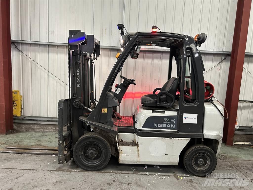 Nissan U1D2A25LQ LPG trucks