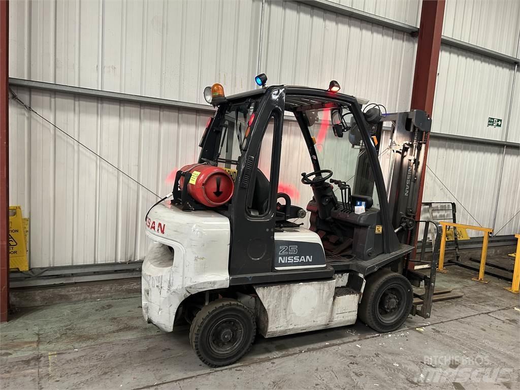 Nissan U1D2A25LQ LPG trucks