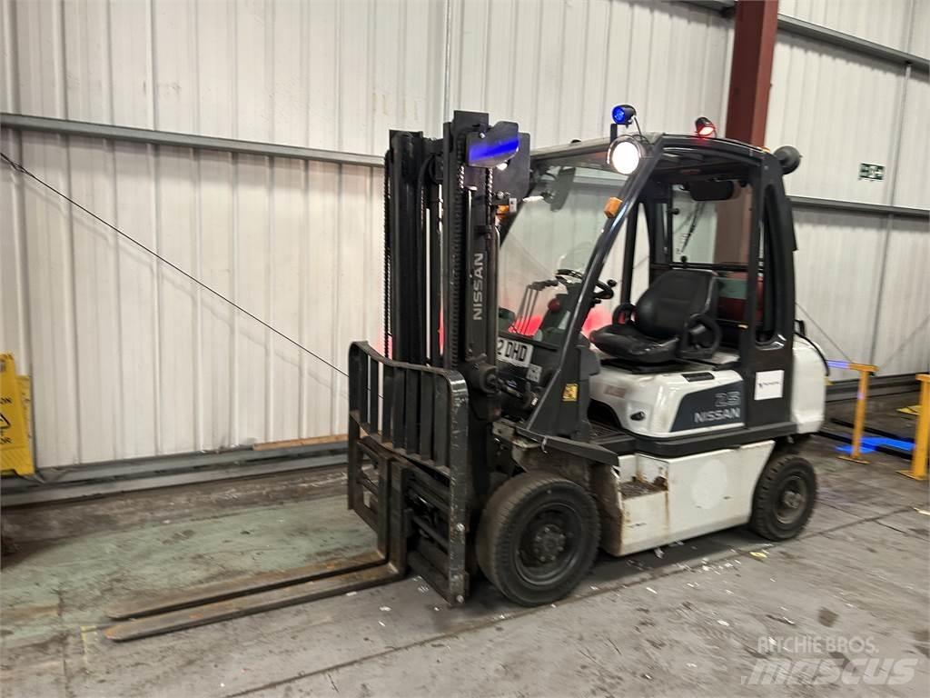 Nissan U1D2A25LQ LPG trucks