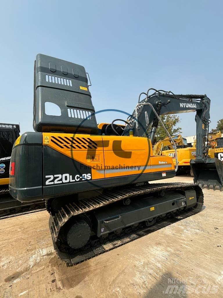 Hyundai 220LC Midi excavators  7t - 12t