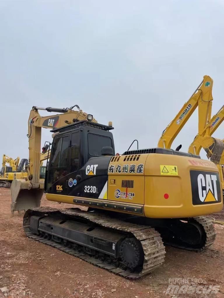 CAT 323 D L Crawler excavators