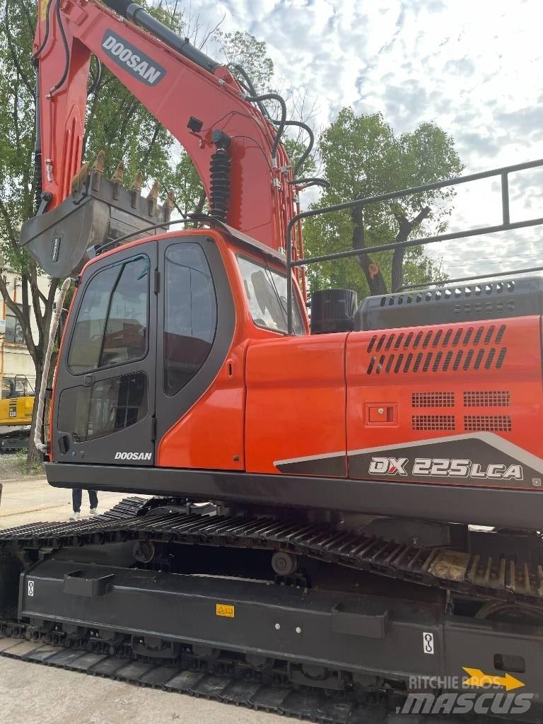 Doosan DX 225 Midi excavators  7t - 12t
