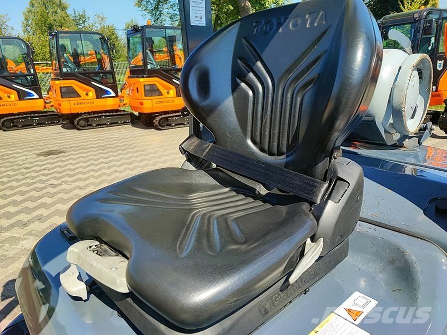 Toyota 02-8FGF25 LPG trucks