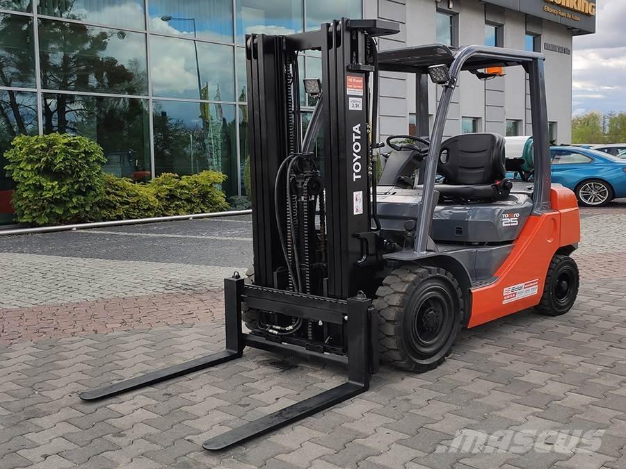 Toyota 02-8FGF25 LPG trucks