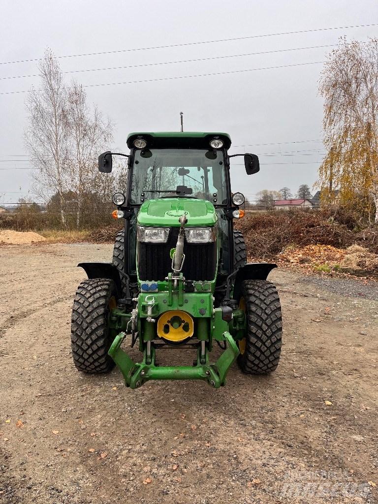 John Deere 5105 GF Tractors