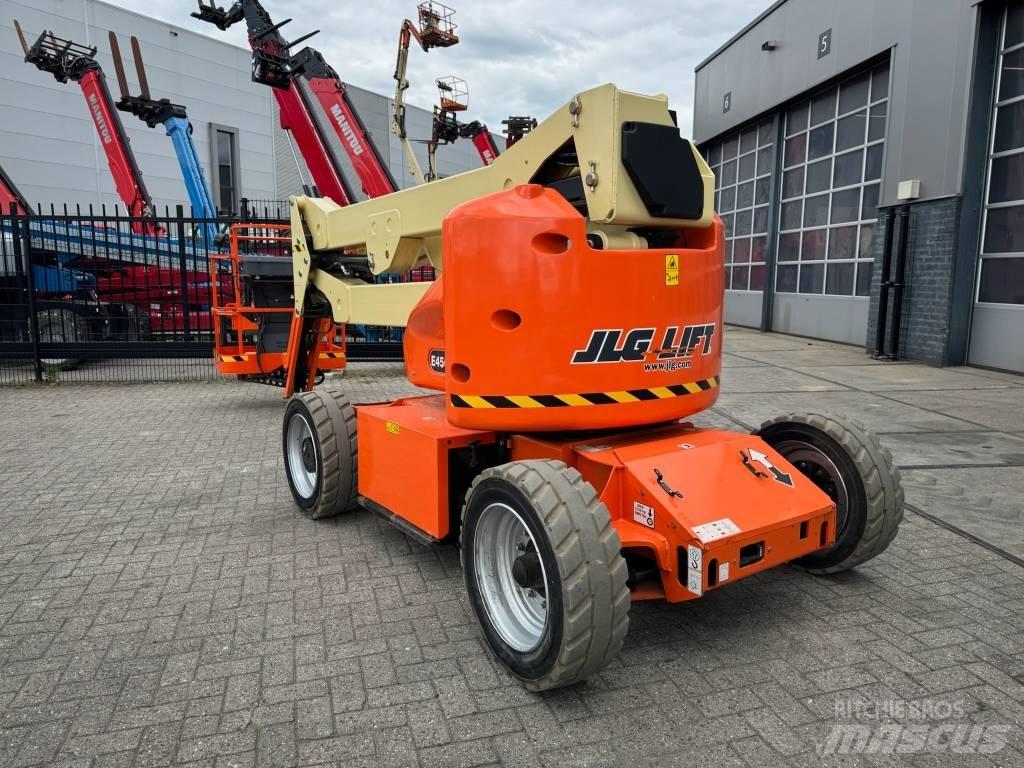 JLG E 450 AJ Articulated boom lifts