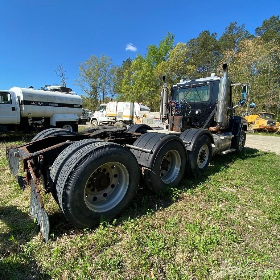 Mack CHN613 Tractor Units