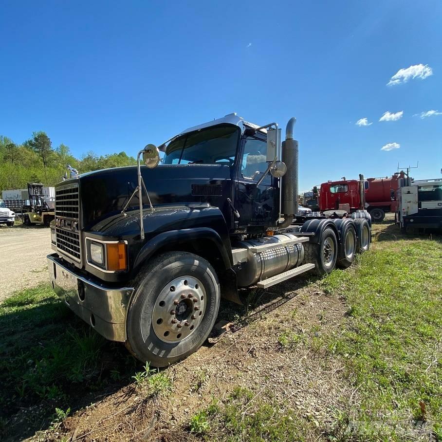 Mack CHN613 Tractor Units