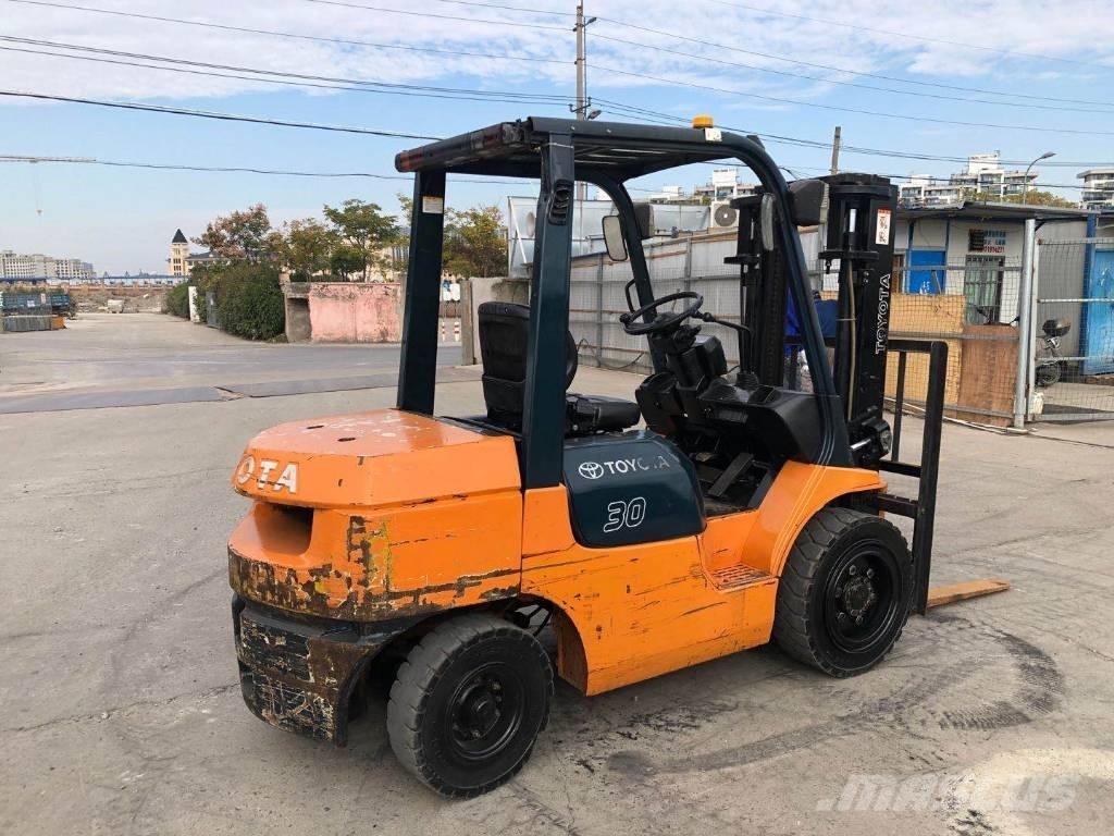 Toyota FD 30 Diesel trucks