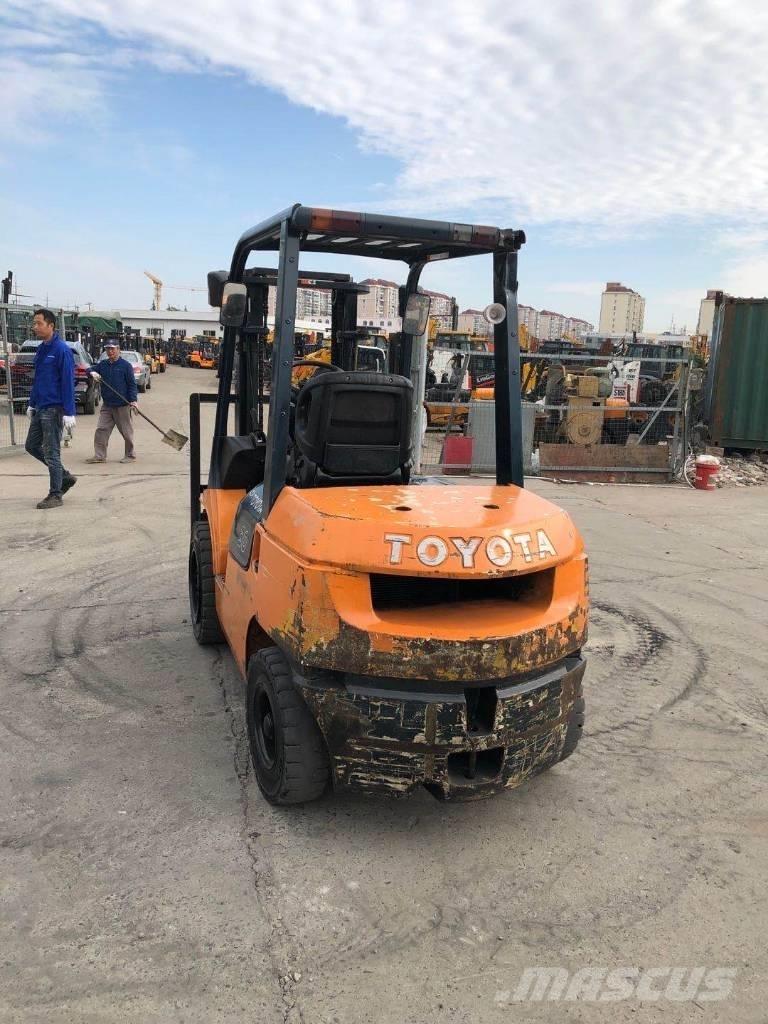Toyota FD 30 Diesel trucks