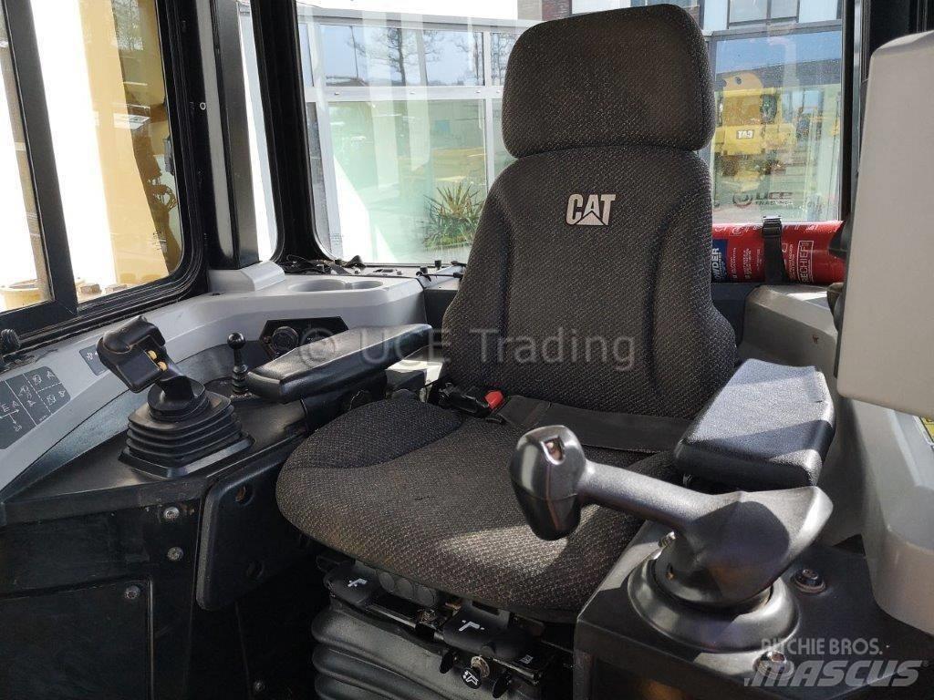 CAT D6T LGP Crawler dozers