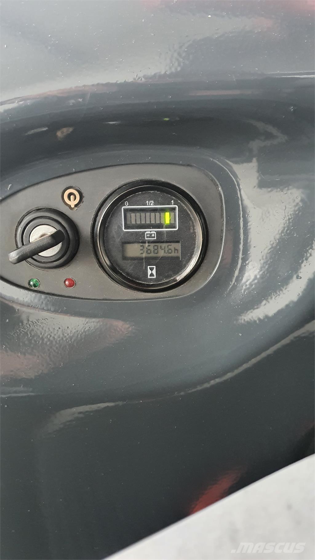 Linde L14AP Self propelled stackers