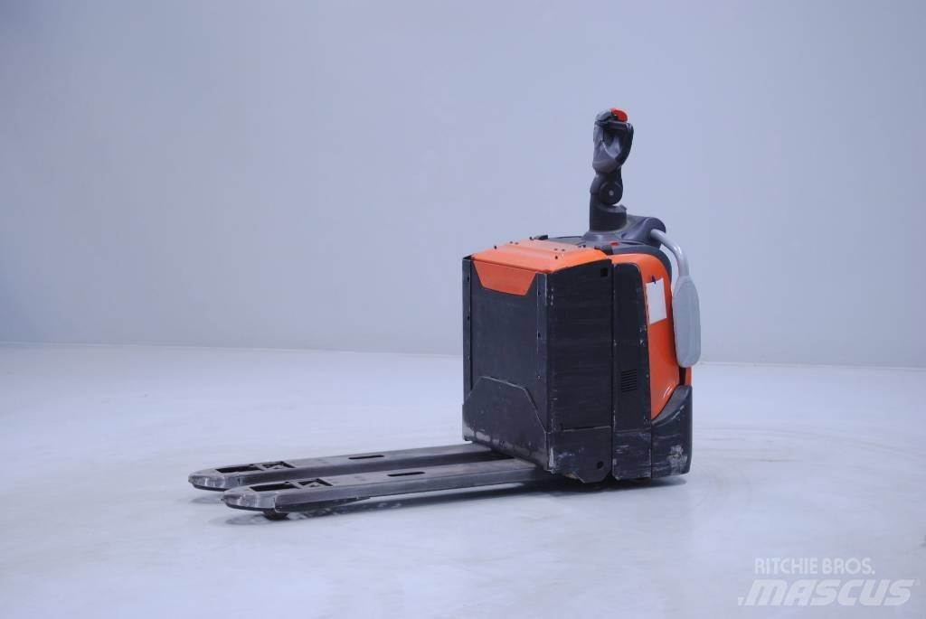 Toyota LPE200 Low lifter with platform