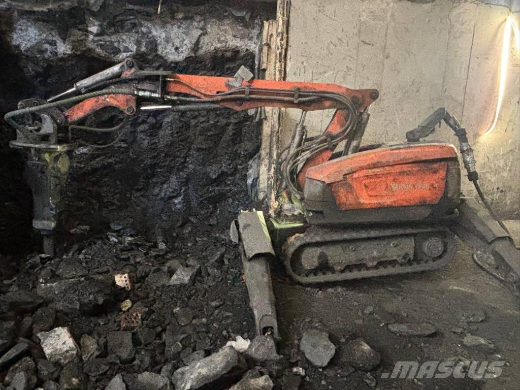 Husqvarna DXR 300 Demolition excavators