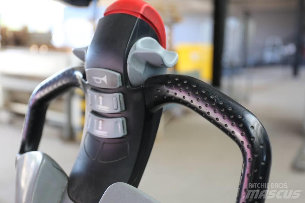 Still EXH-SF20 Low lifter with platform