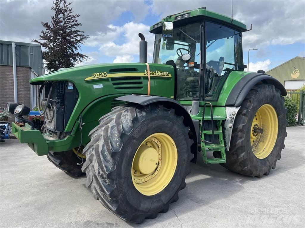 John Deere 7820 Tractors