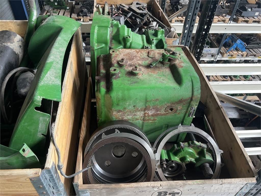 John Deere 7820 Tractors