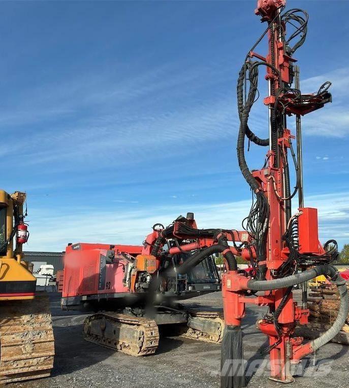 Sandvik DX800 Surface drill rigs