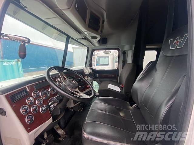 Western Star 4900SB Tractor Units