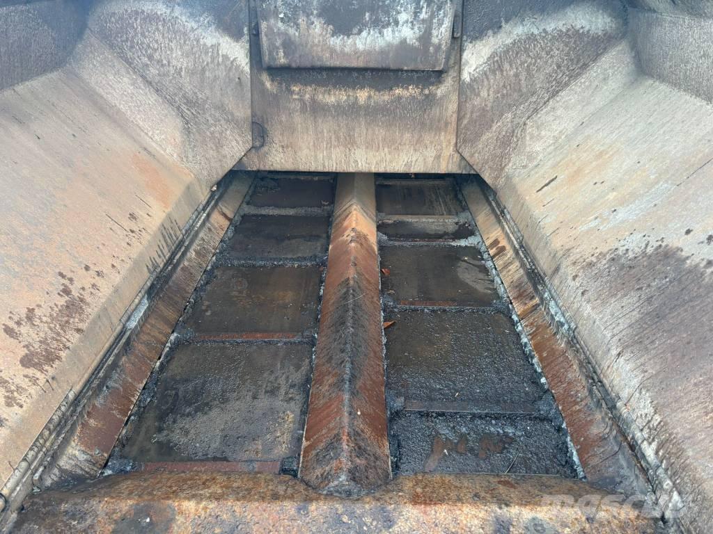 ABG Titan 273 Asphalt pavers