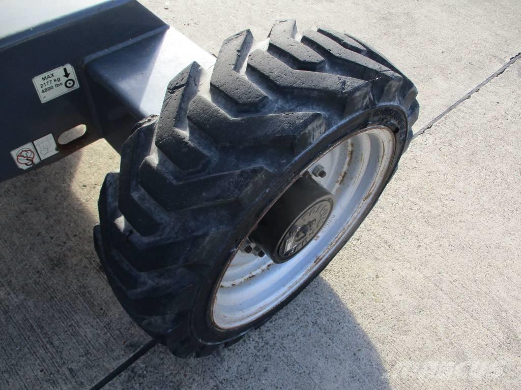 JLG 340 AJ (511) Compact self-propelled boom lifts