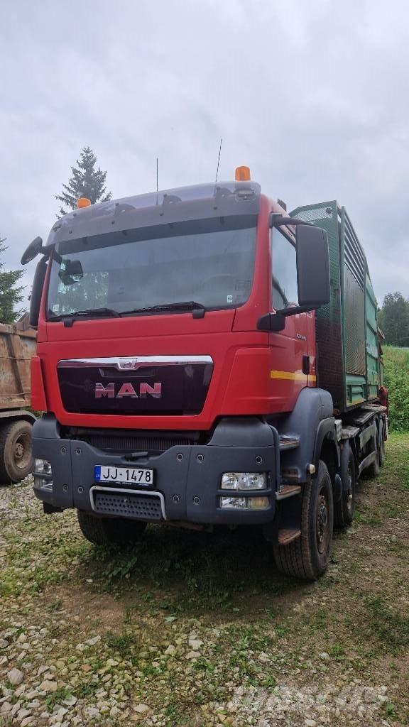 MAN TGS + Neuson 1266 Wood chippers