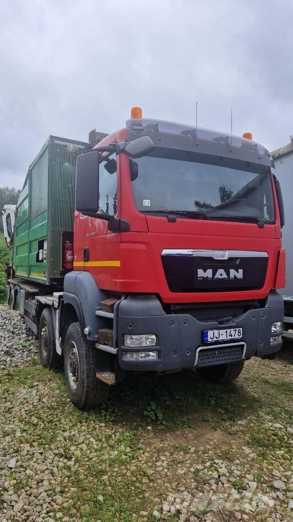 MAN TGS + Neuson 1266 Wood chippers