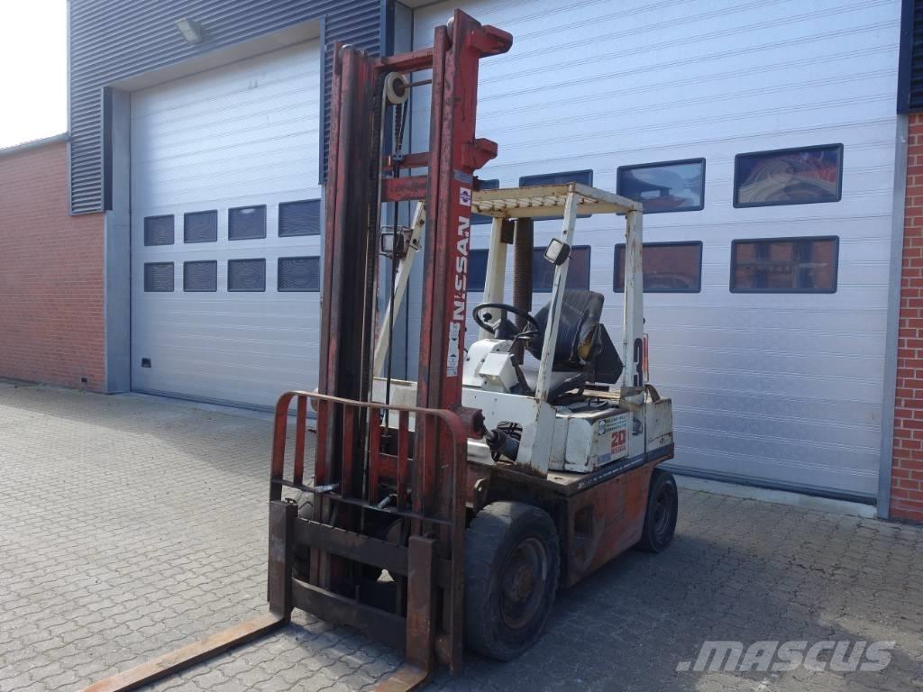 Nissan EH 02 A 20U Diesel trucks