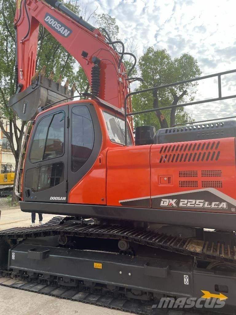 Doosan DX 225 Midi excavators  7t - 12t