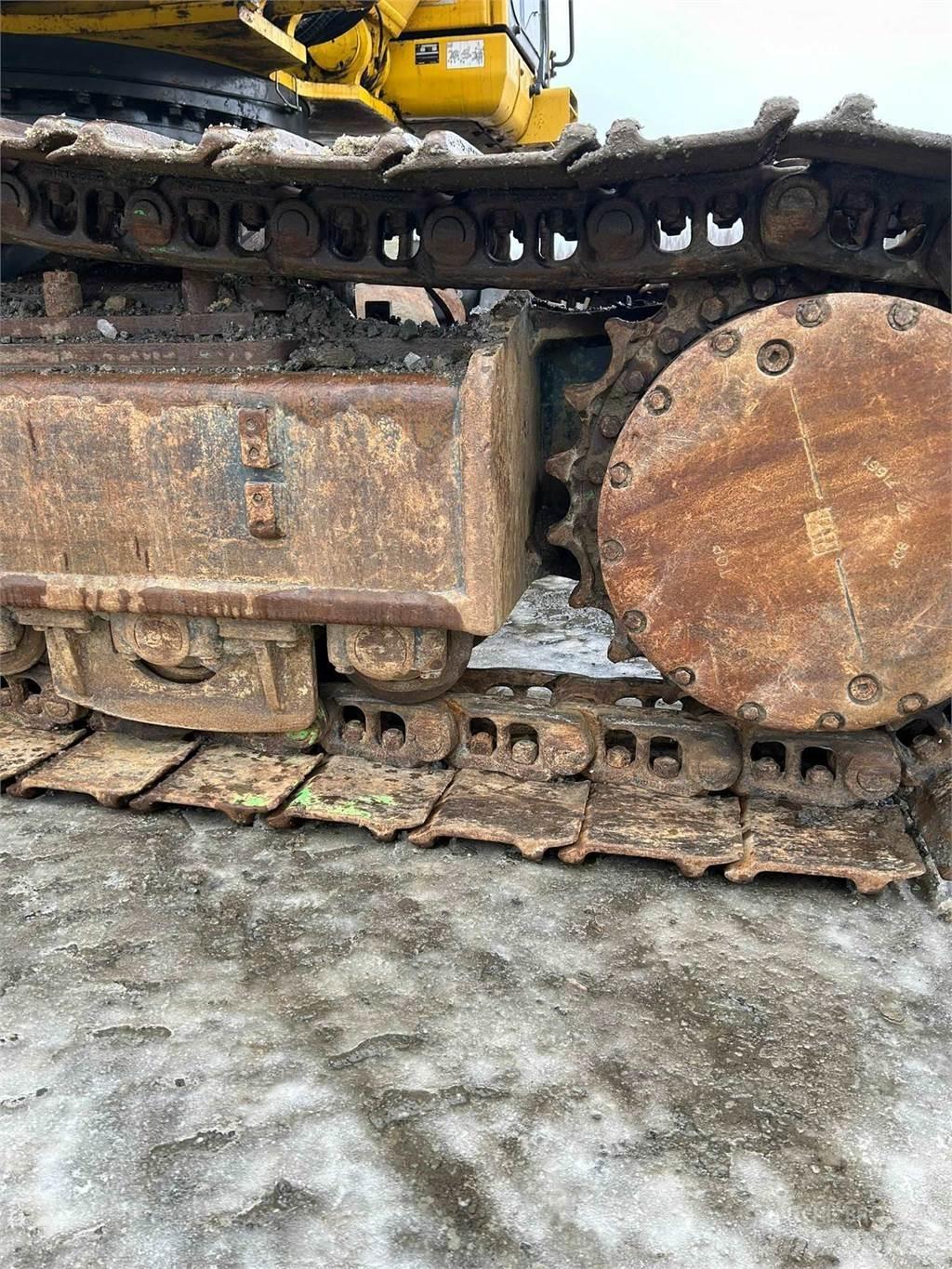 Komatsu PC490LC-11 Crawler excavators