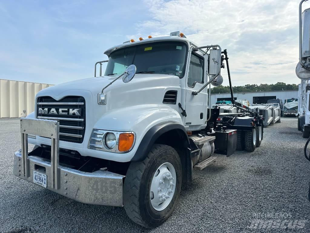 Mack CV 713 Cable lift demountable trucks
