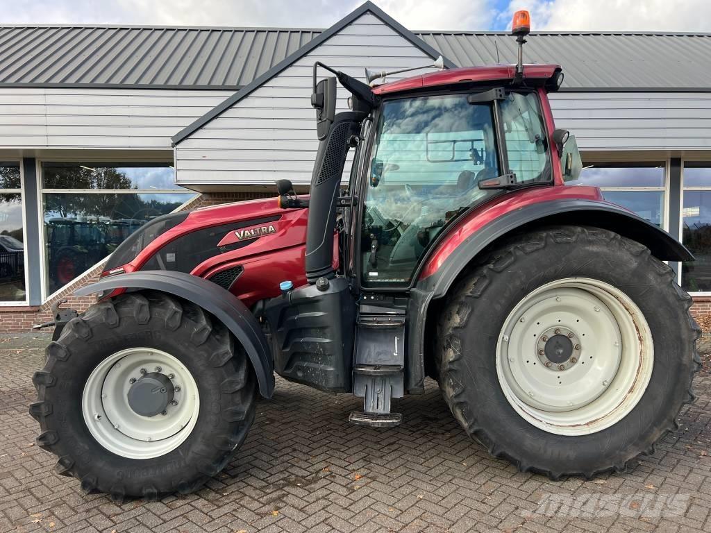 Valtra T 174 Versu Tractors