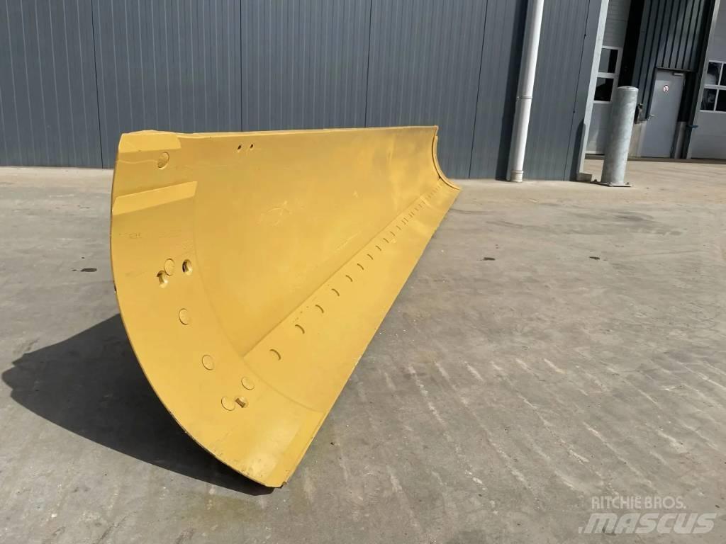 CAT 140K Moldboard Blades