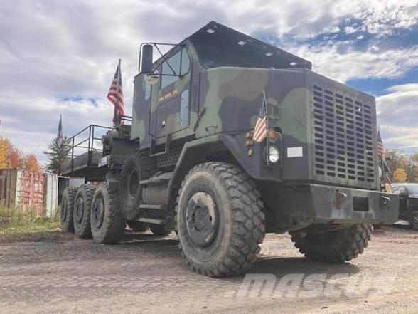 Oshkosh M1070 Tractor Units
