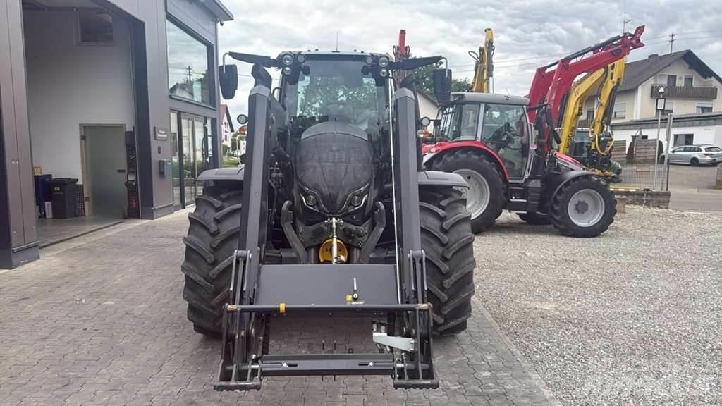 Valtra N175 Tractors