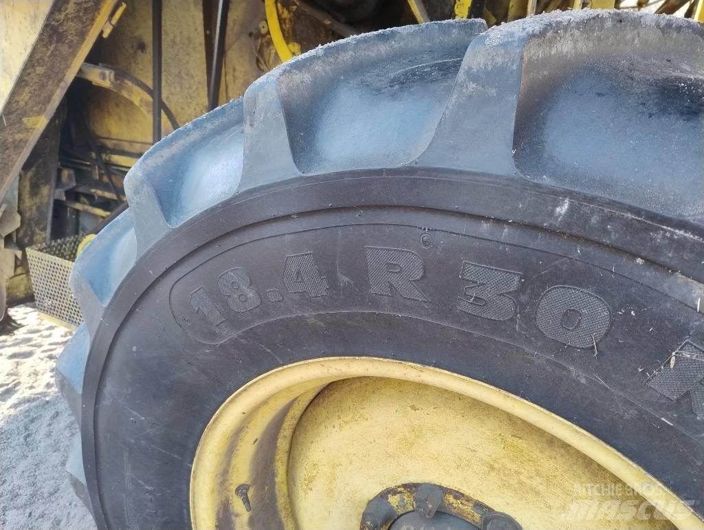 New Holland 8030 Combine harvesters