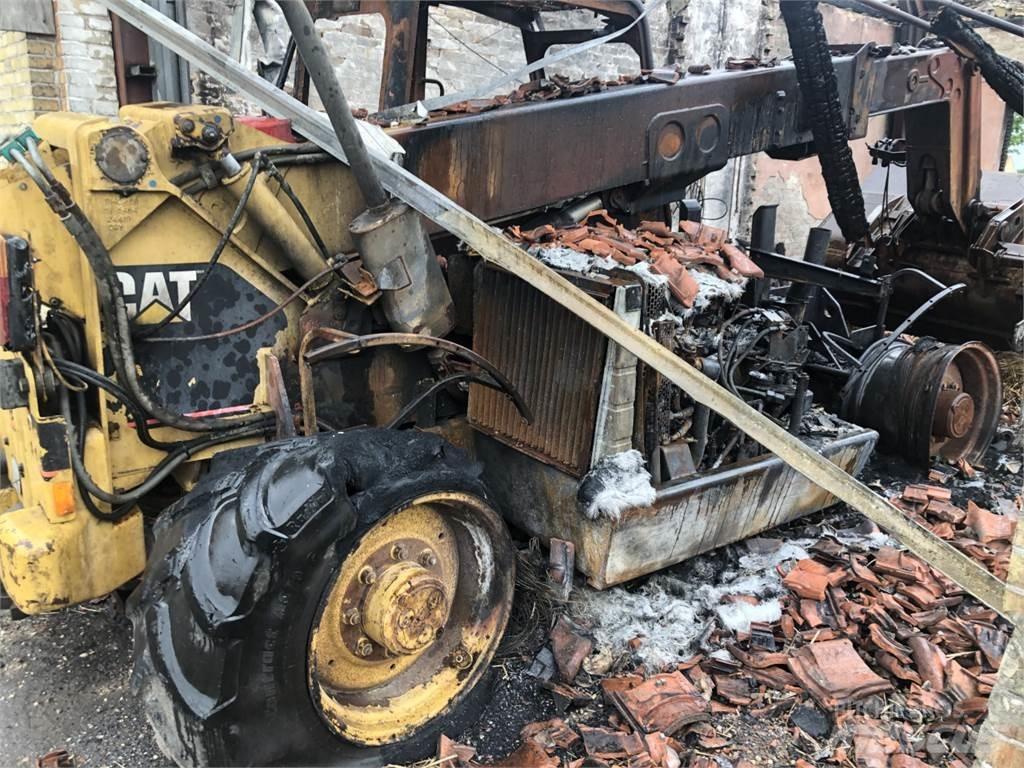 CAT TH62 Tractors