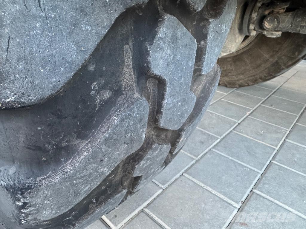 Liebherr L 506 Wheel loaders